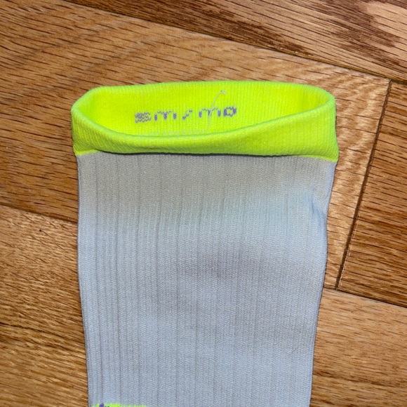 Pro Compression Socks - Picture 2 of 4